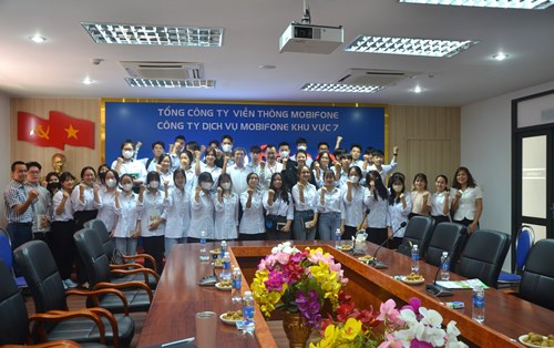 Sinh viên khoa Kế Toán Marketing học tập thực tế tại Mobifone